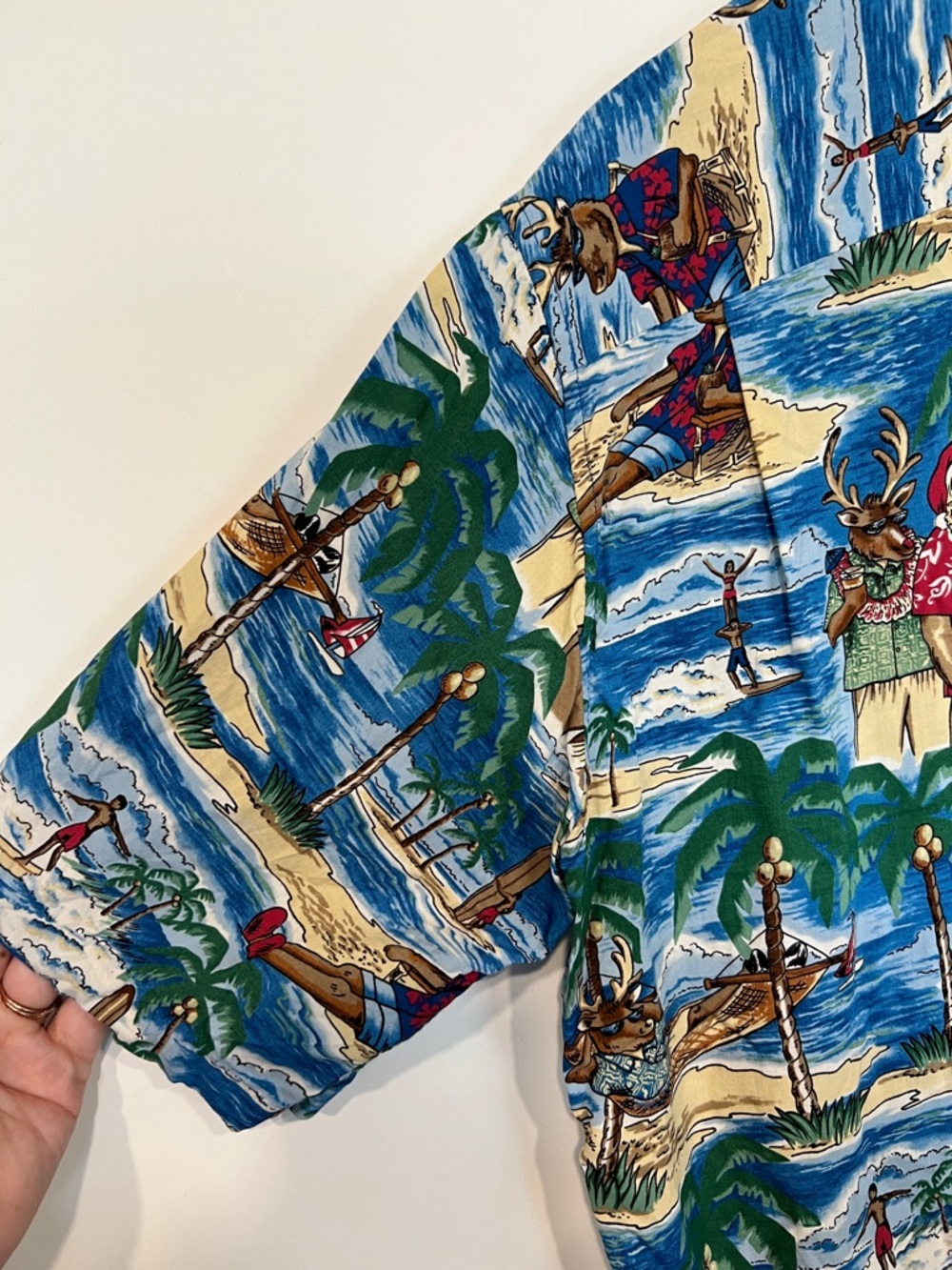 Reyn Spooner Christmas Santa Surfing Hula Girl Hawaiian Button Down Size Medium - Picture 9 of 11